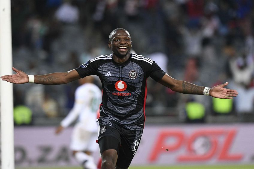 Tshegofatso Mabasa, în tricoul celor de la Orlando Pirates. Sursă foto: iDiski Times