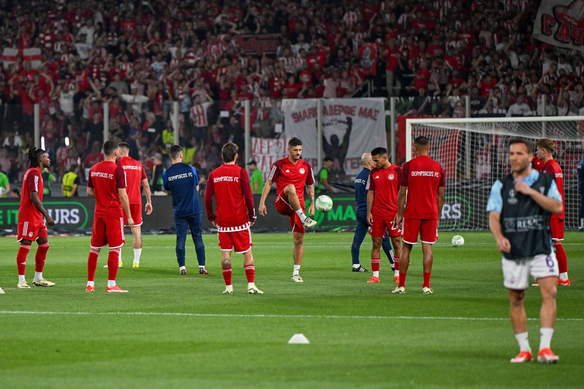 Scene incredibile, ratate de televiziuni, după finala Conference League » Prăpăd în stadion, fotbaliști umiliți