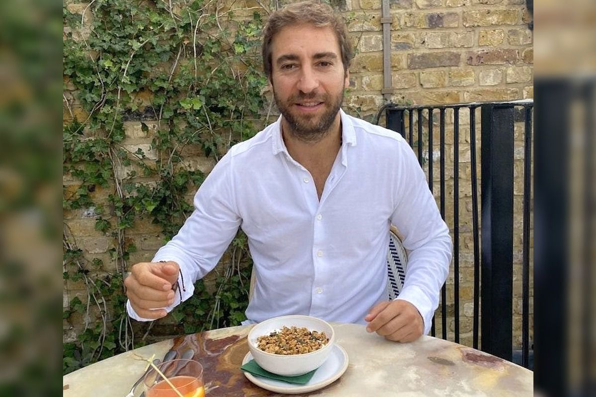 „Mănânc o dată pe zi” » Ce regim alimentar urmează fostul star al lui Arsenal, căruia i s-a găsit mercur în organism: „2.000 de litri de apă pentru un burger? Demență totală!”