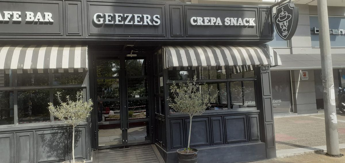 Orașul-fantomă » Imagini incredibile cu câteva ore înaintea finalei Olympiakos - Fiorentina! Obloane trase, doar polițiști și militari pe străzi