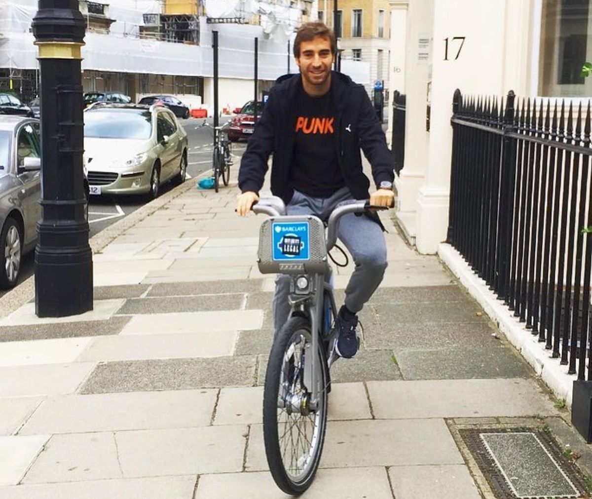 „Mănânc o dată pe zi” » Ce regim alimentar urmează fostul star al lui Arsenal, căruia i s-a găsit mercur în organism: „2.000 de litri de apă pentru un burger? Demență totală!”