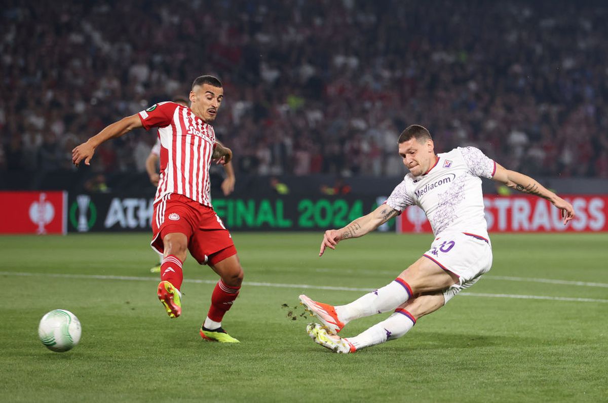 Zeii au decis: Cupa coboară în Port! Olympiakos trece de Fiorentina în prelungiri » Nebunie la Atena