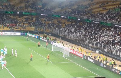 Scene incredibile, ratate de televiziuni, după finala Conference League » Prăpăd în stadion, fotbaliști umiliți