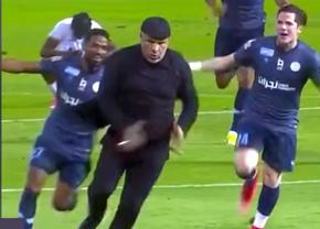 „Run, Forrest, Run!” » Imagini fabuloase cu antrenorul lui Burcă și Tănase: a rupt-o la fugă, după ce a salvat echipa!