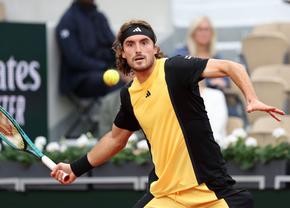 Stefanos Tsitsipas, victorie cu emoții și discurs despre partenera sa: „Împărtășim aceeași pasiune, dar mă stresează, vrea să aibă lovitura mea de dreapta”