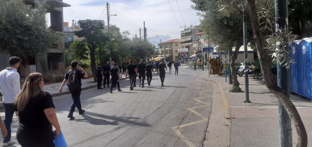 Orașul-fantomă » Imagini incredibile cu câteva ore înaintea finalei Olympiakos - Fiorentina! Obloane trase, doar polițiști și militari pe străzi