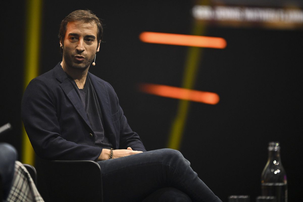 „Mănânc o dată pe zi” » Ce regim alimentar urmează fostul star al lui Arsenal, căruia i s-a găsit mercur în organism: „2.000 de litri de apă pentru un burger? Demență totală!”