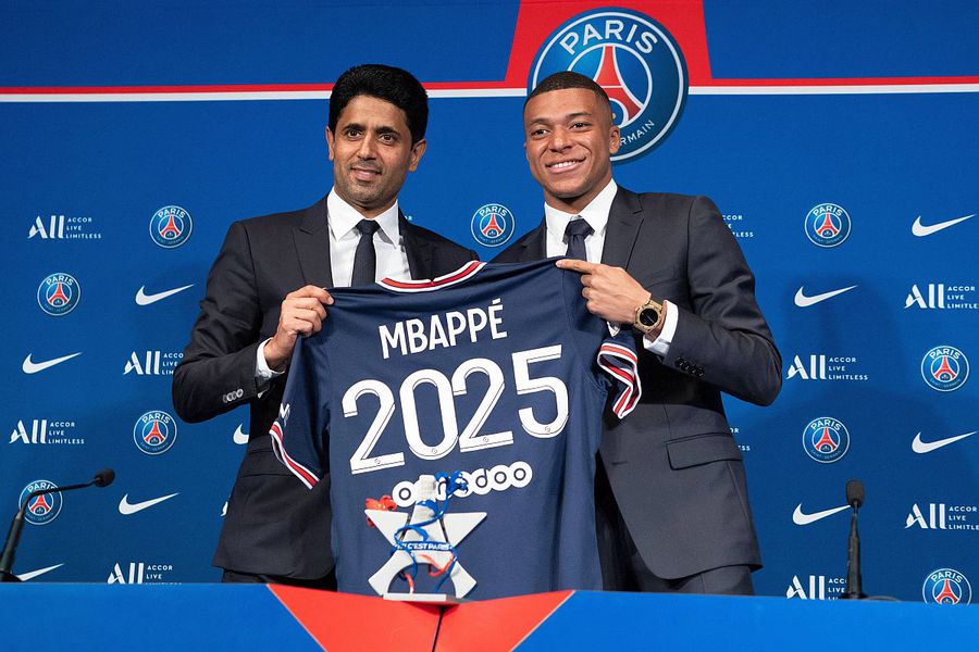 În 2022, Mbappe a semnat prelungirea cu PSG pe 2 ani, cu opțiune pentru încă unul (până în 2025) // foto: Imago Images Kylian Mbappe, învins din nou de PSG! » Verdict la Curtea de Apel