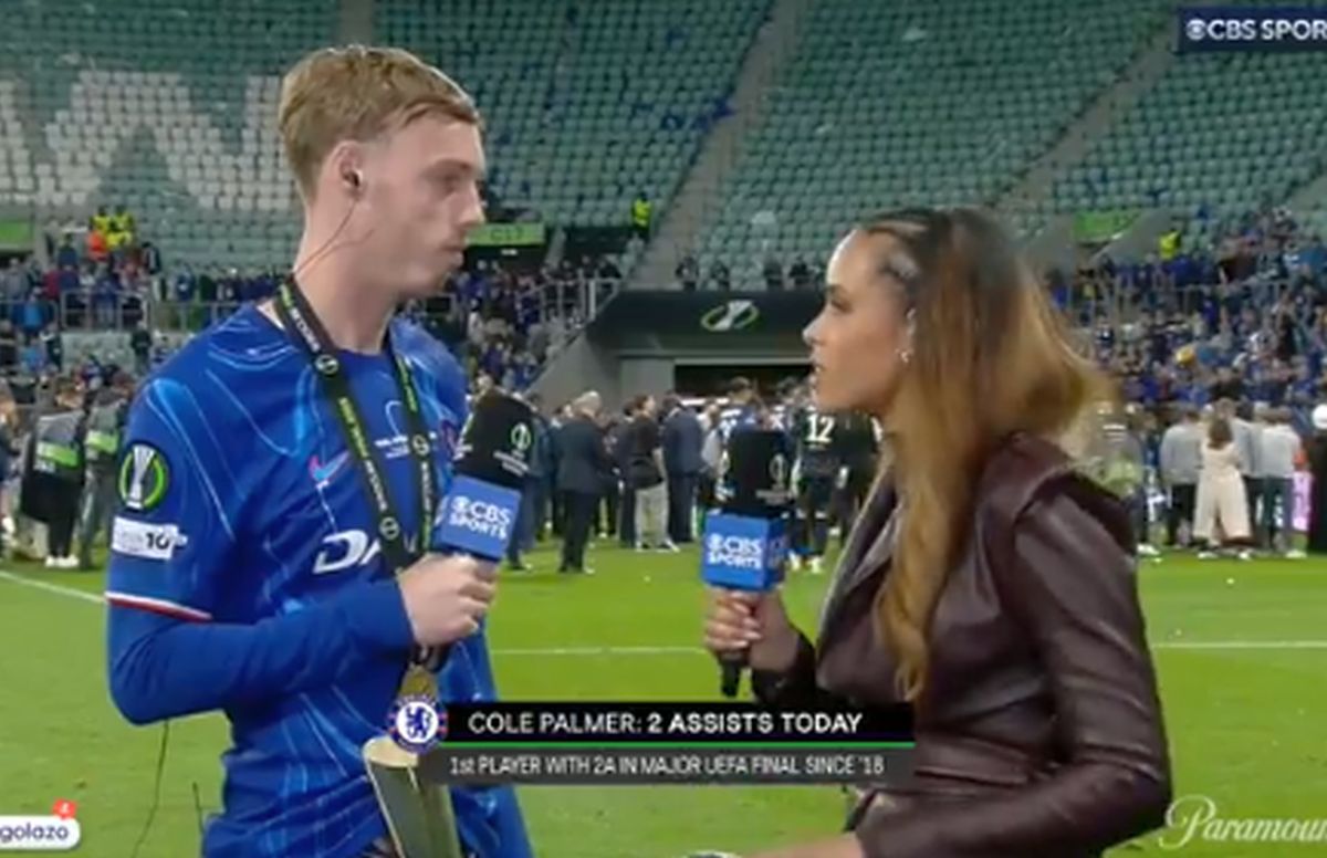 Cole Palmer, cu trofeul în pantaloni după finala Conference League