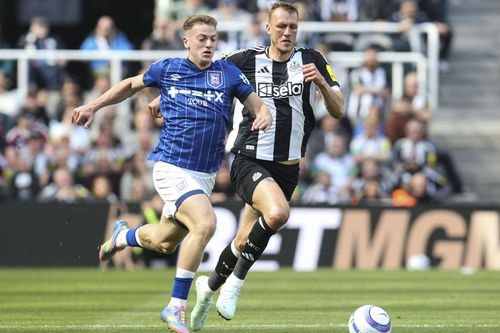 Liam Delap, în albastru // Foto: Imago