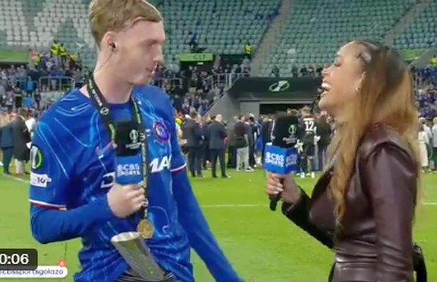 Cu trofeul în pantaloni după finala Conference League! Reportera nu s-a abținut: „Interesant...”