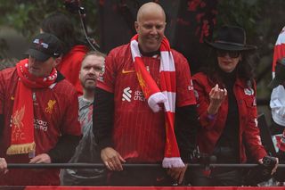 Agitație la Liverpool! Și la „plecări”, și la „sosiri” » Managerul Arne Slot redefinește lotul