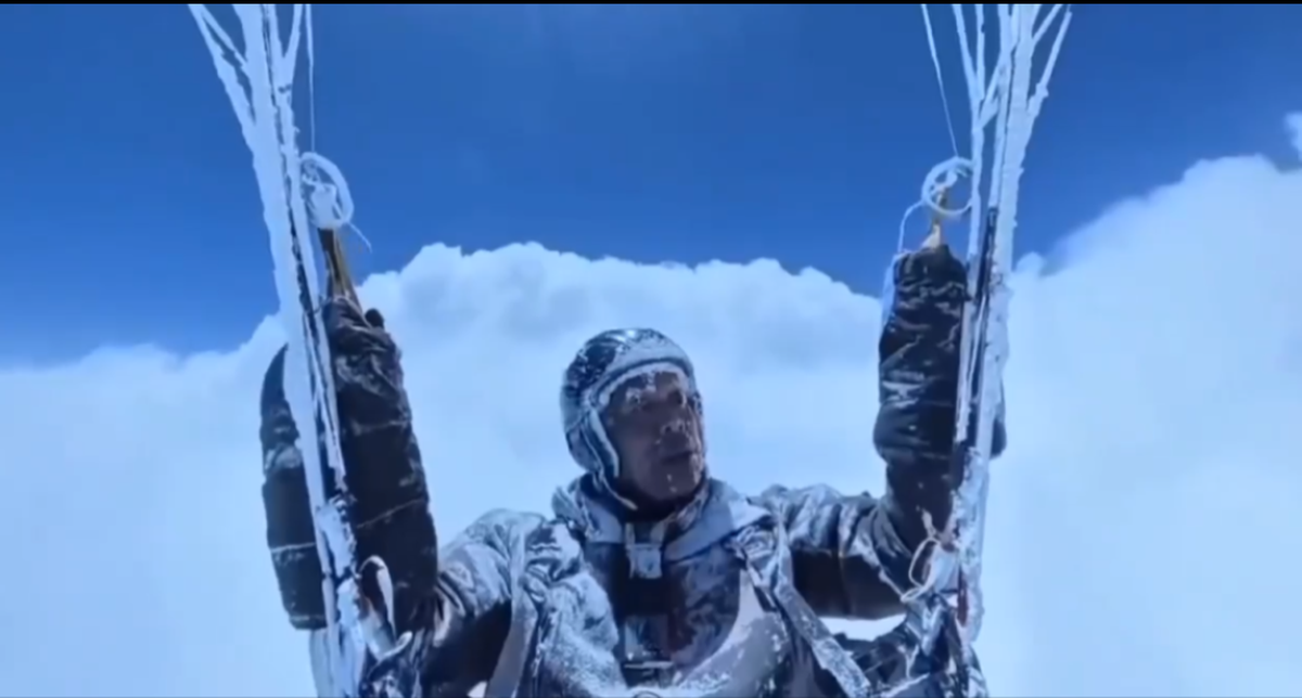 Un parapantist a fost tras de un vortex până la 8.000 de metri altitudine