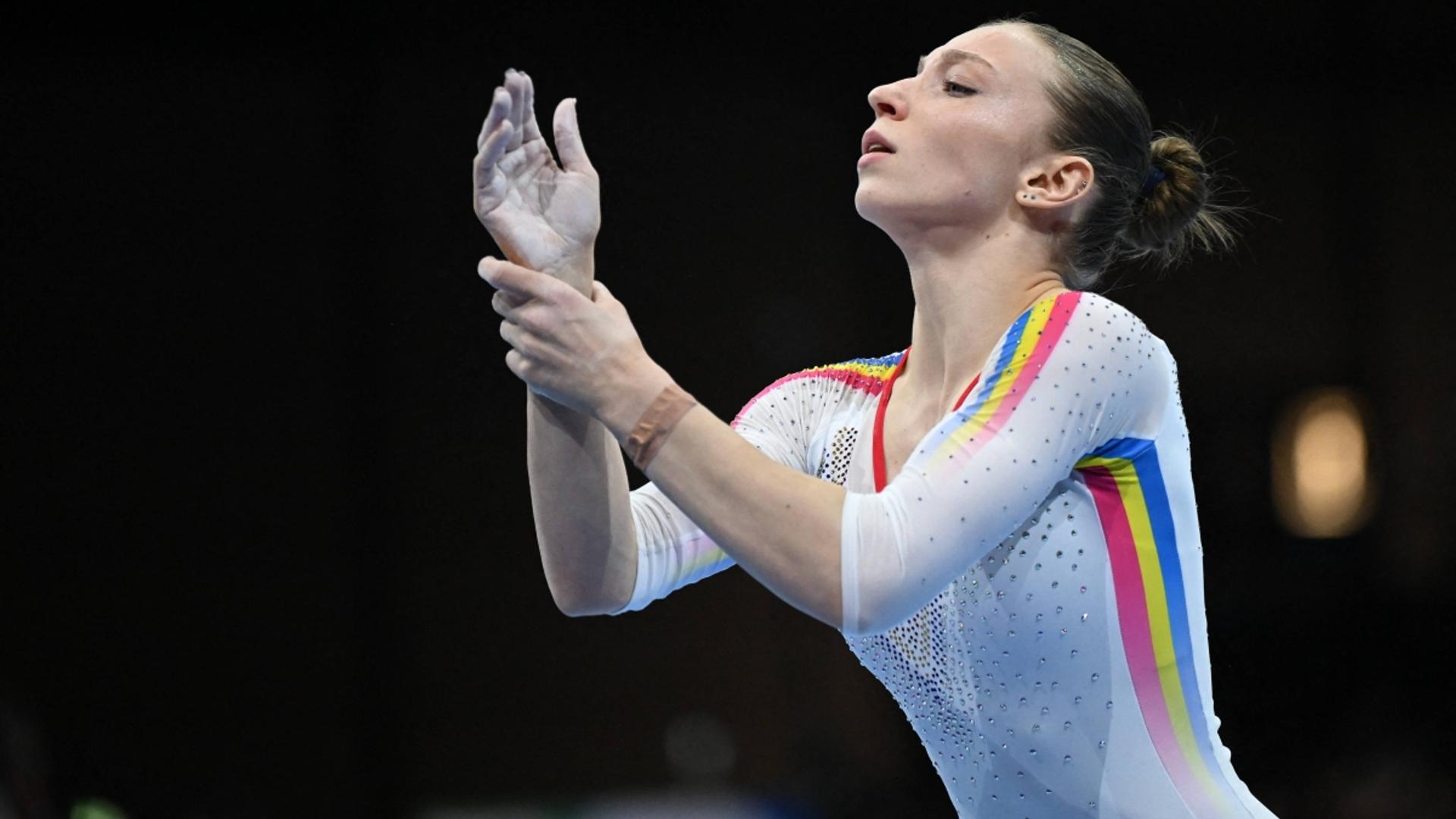 Ana Maria Bărbosu în timpul unei competiții de gimnastică, subiect al controalelor anti-doping și posibilei suspendări sportive. | sursa foto: Gazeta Sporturilor