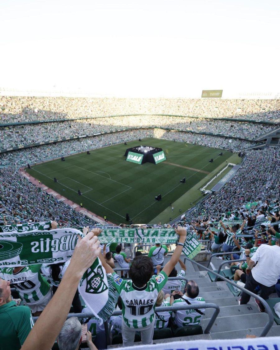 Fotbalul înseamnă unitate! » Stadionul Benito Villamarin, îmbrăcat în haine de sărbătoare cu ocazia finalei Conference League