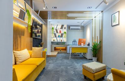 3 motive să faci yoga dimineața (niciunul nu include trezitul la 5 AM)