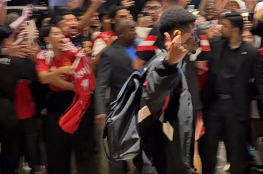 Scandal la Manchester United! » Fotbalistul a făcut gesturi obscene către fani: „Nu regret”