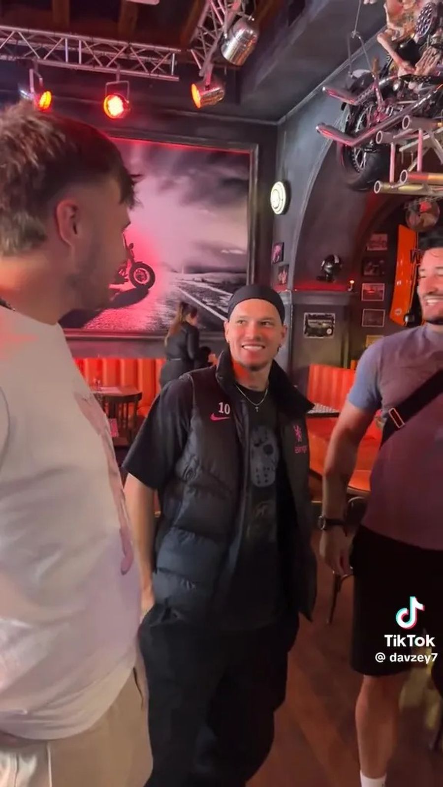 Mykhailo Mudryk, surprins la Wroclaw, într-un steakhouse „Intrusul” exclus de la petrecerea lui Chelsea! » Spera să primească și el o medalie