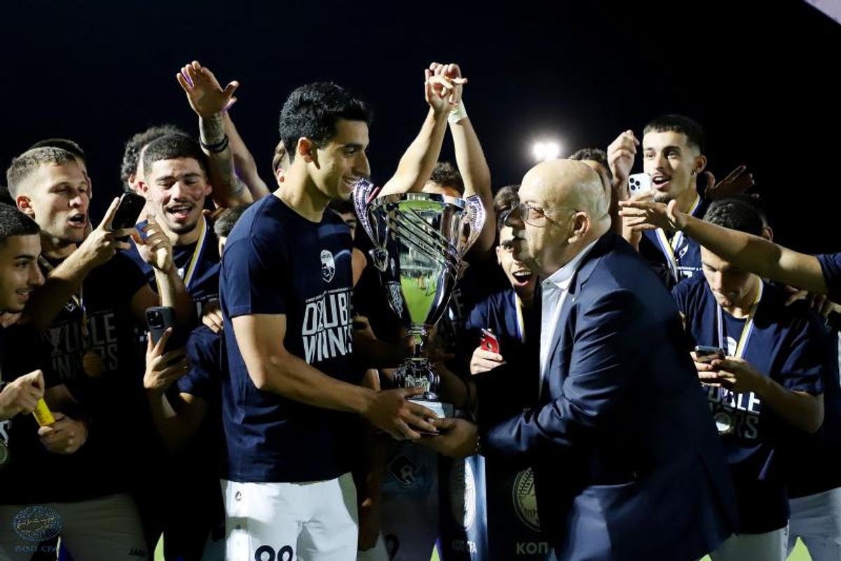 Vlad Dragomir sărbătorește câștigarea Cupei Ciprului cu Pafos