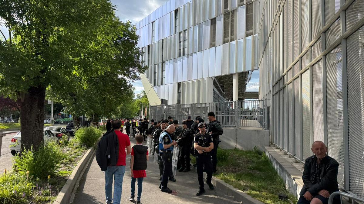 Dinamo - FCSB, finala pentru Conference League » Echipele de start + Imagini și informații de la stadion