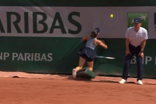 Zeynep Sonmez s-a accidentat la Roland Garros/Foto: X (edgeAI)