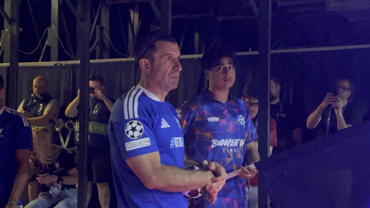 Imagini memorabile din culise » Roberto Carlos a vorbit în limba română la Budapesta, iar Horațiu Moldovan a intrat live cu Santi Cazorla: „Ești top, top, top!”