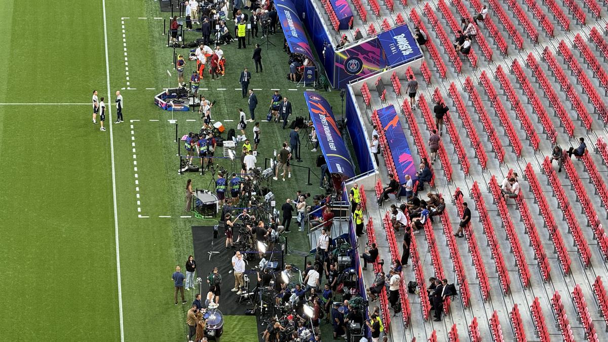 Se filmează cu dronele la finala PSG - Arsenal! » Cifrele incredibile ale unui spectacol planetar organizat la Budapesta
