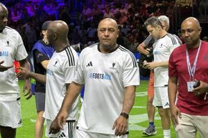 Imagini memorabile din culise » Roberto Carlos a vorbit în limba română la Budapesta, iar Horațiu Moldovan a intrat live cu Santi Cazorla: „Ești top, top, top!”