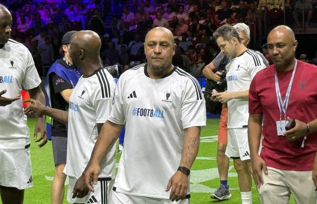 Imagini memorabile din culise » Roberto Carlos a vorbit în limba română la Budapesta, iar Horațiu Moldovan a intrat live cu Santi Cazorla: „Ești top, top, top!”