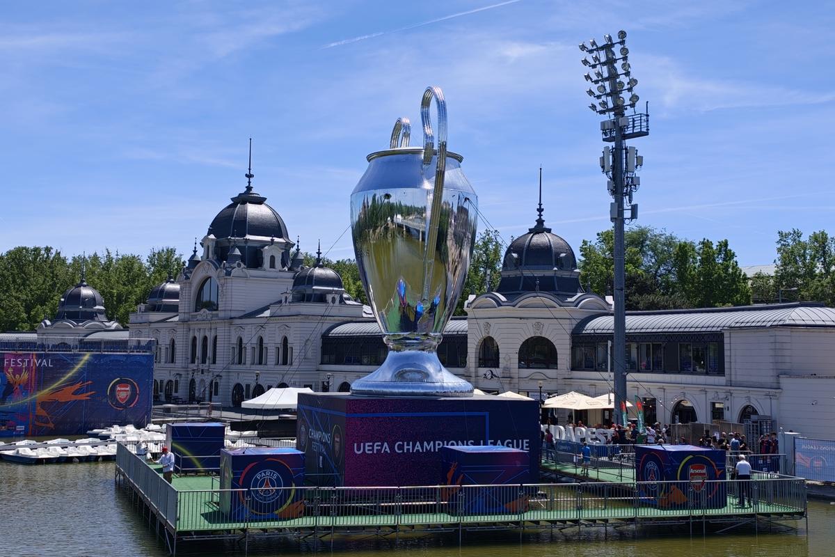 Gazeta a ajuns la finala Champions League! Festival inedit în Budapesta: 30 de lei pentru o bere, iar cash-ul este interzis » Steaua, amintită în capitala Ungariei!