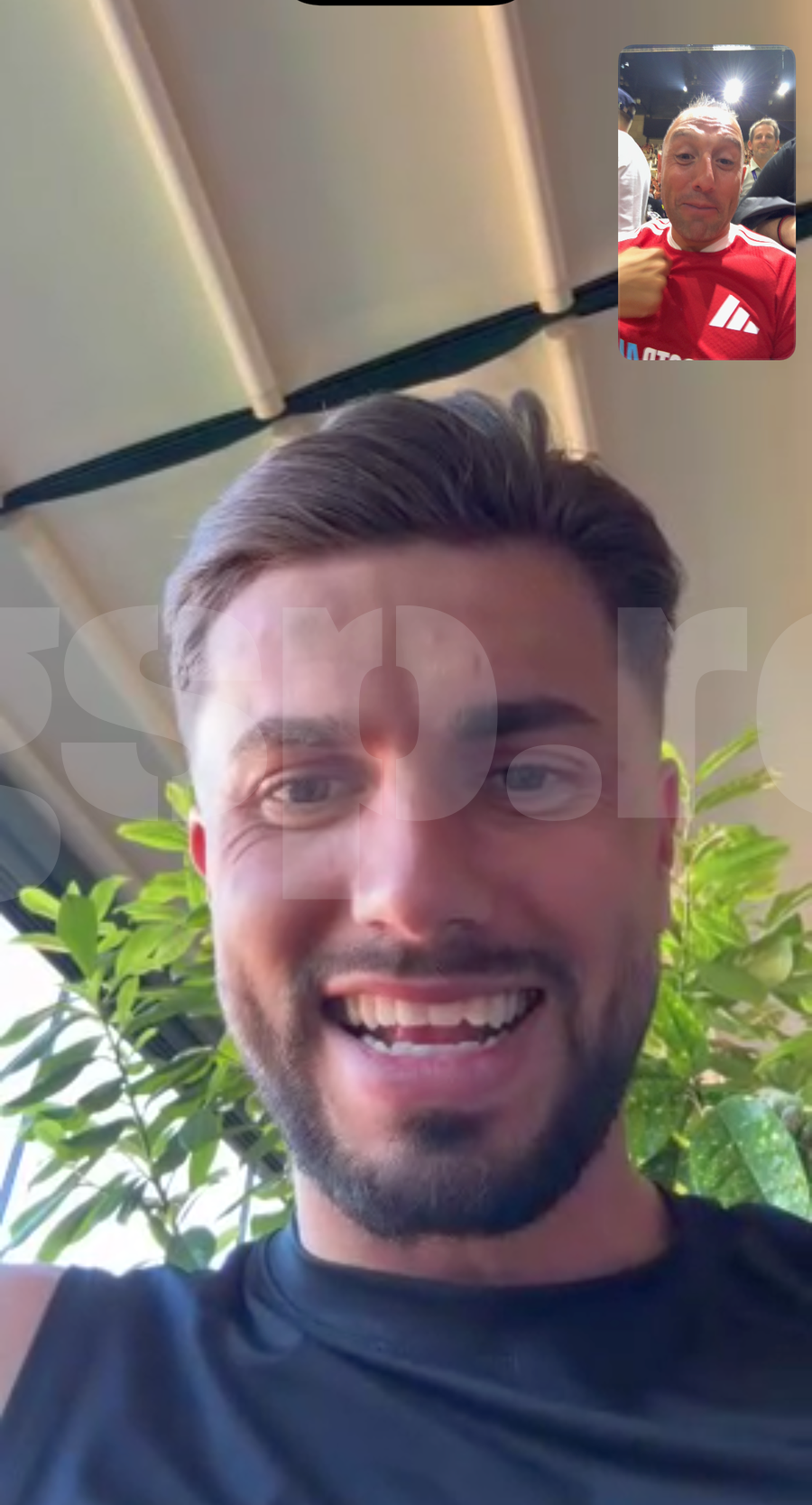 Imagini memorabile din culise » Roberto Carlos a vorbit în limba română la Budapesta, iar Horațiu Moldovan a intrat live cu Santi Cazorla: „Ești top, top, top!”