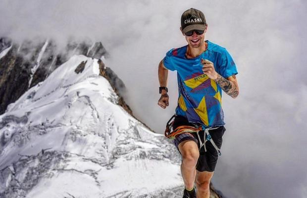 Un american a bătut recordul pentru cea mai rapidă ascensiune a Muntelui Everest și a provocat o dezbatere în comunitatea alpiniștilor