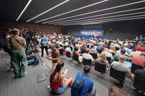 Full-house la conferința de presă a lui Luis Enrique