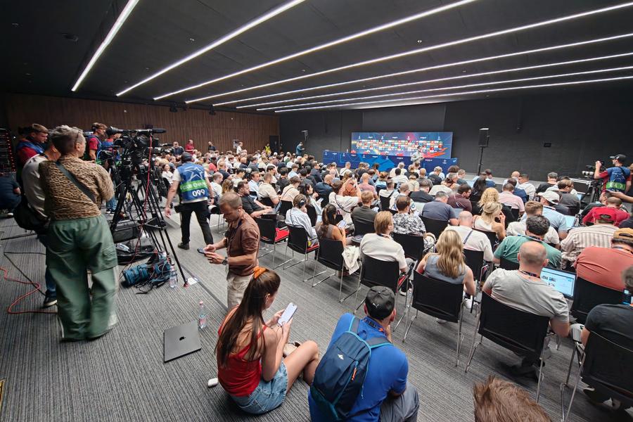 Full-house la conferința de presă a lui Luis Enrique Luis Enrique a stârnit hohote de râs în sală, înainte de finala cu Arsenal: „Dar știți cum e să joci pentru al doilea?!”