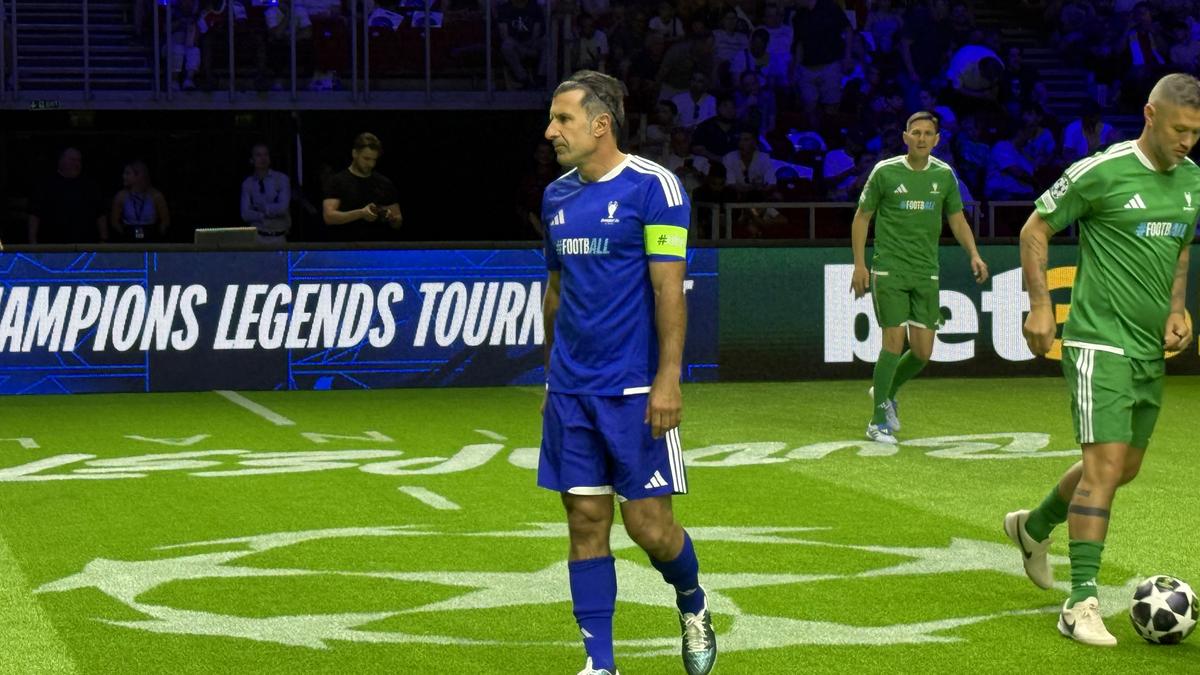 Imagini memorabile din culise » Roberto Carlos a vorbit în limba română la Budapesta, iar Horațiu Moldovan a intrat live cu Santi Cazorla: „Ești top, top, top!”