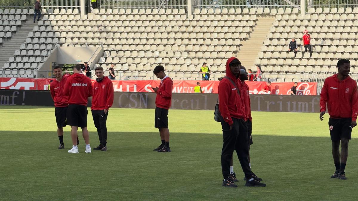 Dinamo - FCSB, finala pentru Conference League » Echipele de start + Imagini și informații de la stadion