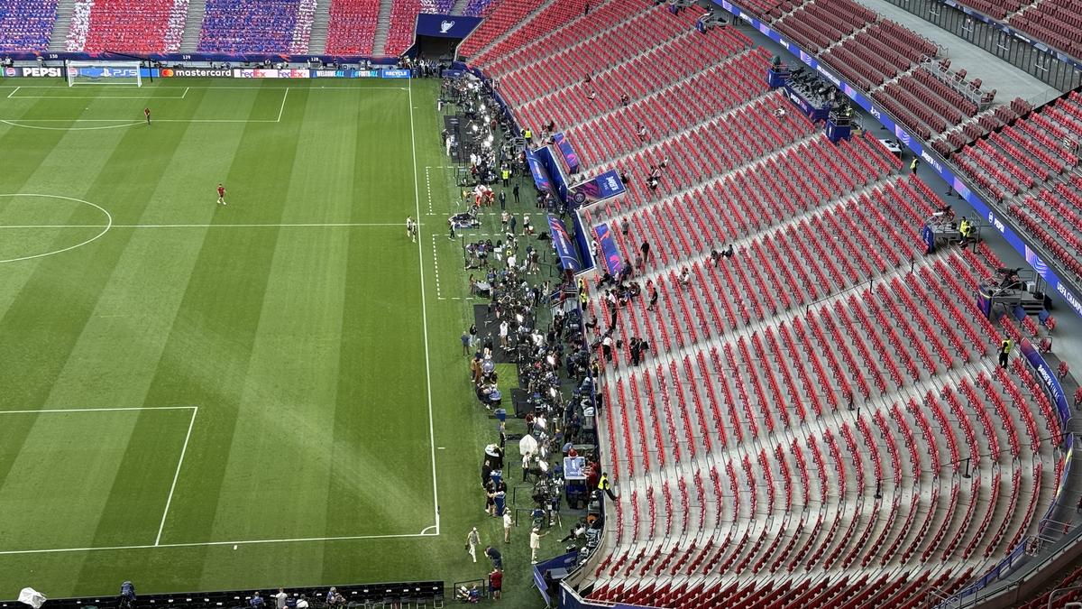 Se filmează cu dronele la finala PSG - Arsenal! » Cifrele incredibile ale unui spectacol planetar organizat la Budapesta