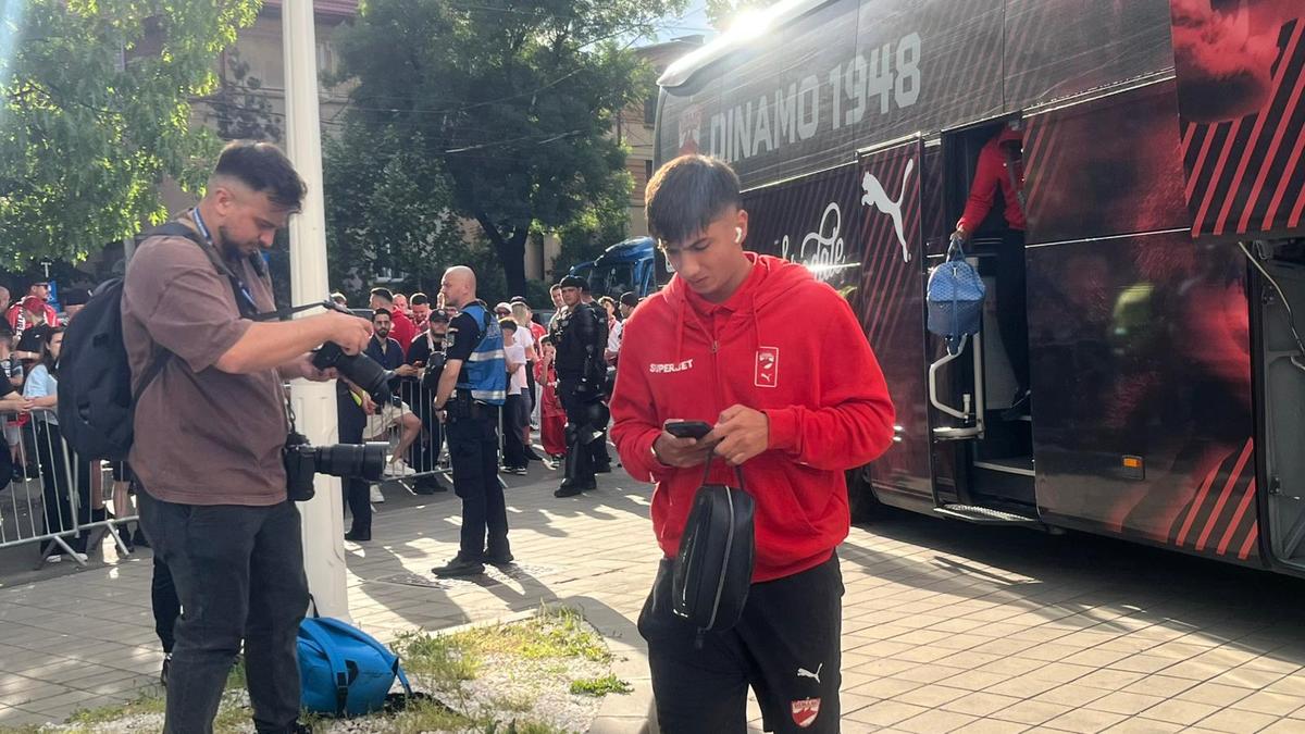 Dinamo - FCSB, finala pentru Conference League » Echipele de start + Imagini și informații de la stadion