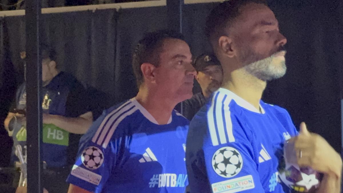 Imagini memorabile din culise » Roberto Carlos a vorbit în limba română la Budapesta, iar Horațiu Moldovan a intrat live cu Santi Cazorla: „Ești top, top, top!”