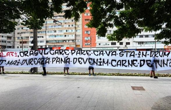 Ultrașii au luat atitudine după ce o dronă a lovit un bloc din Galați » Ce banner au afișat