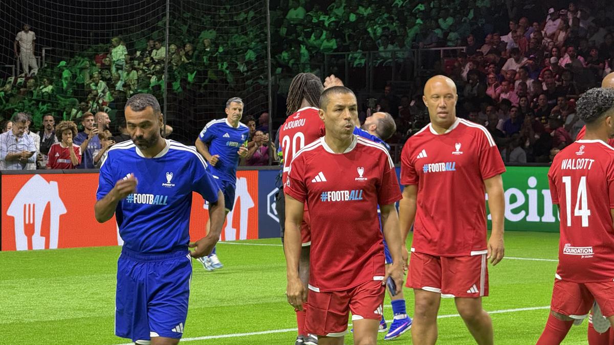 Imagini memorabile din culise » Roberto Carlos a vorbit în limba română la Budapesta, iar Horațiu Moldovan a intrat live cu Santi Cazorla: „Ești top, top, top!”
