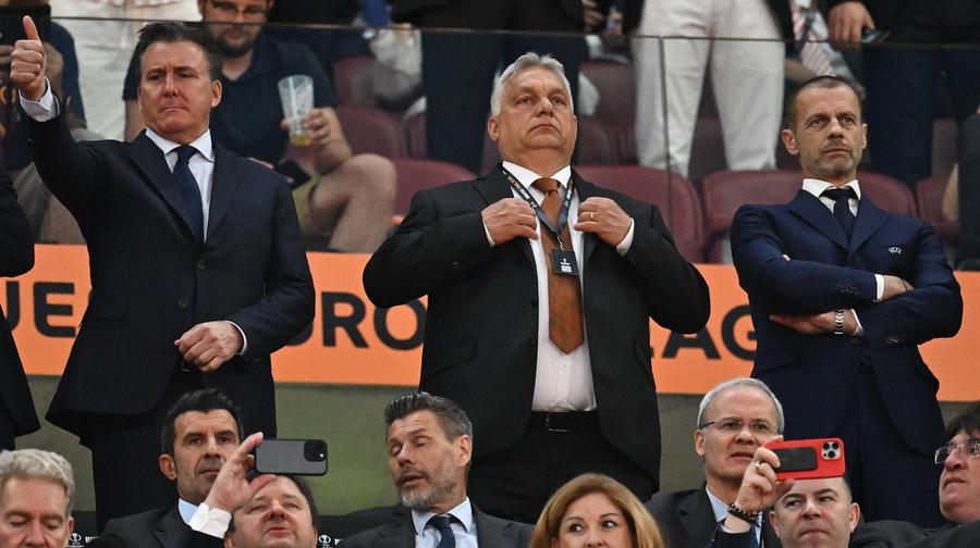 Viktor Orban, fostul premier al Ungariei, în tribunele Puskas Arena la finala Europa League din 2023 // foto: Imago Așa arată stadionul-fenomen de peste 600 de milioane de euro care va găzdui finala PSG - Arsenal!