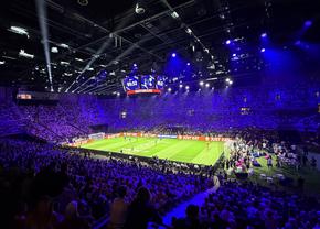 Imagini memorabile din culise » Roberto Carlos a vorbit în limba română la Budapesta, iar Horațiu Moldovan a intrat live cu Santi Cazorla: „Ești top, top, top!”
