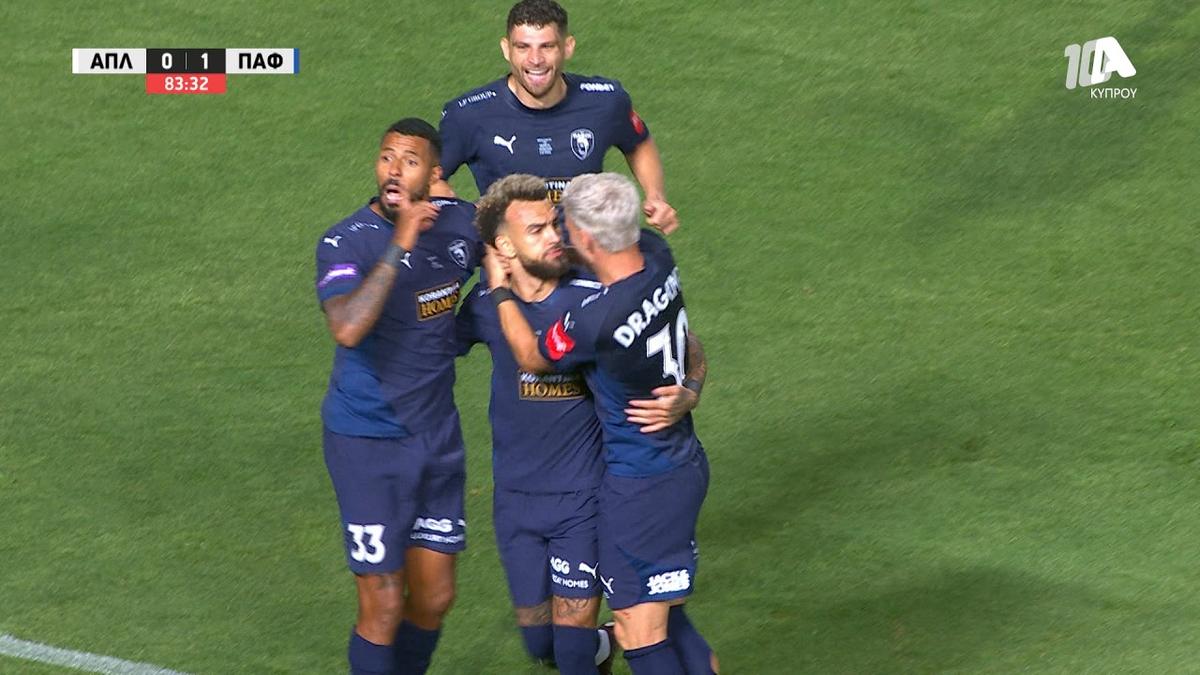 Vlad Dragomir sărbătorește câștigarea Cupei Ciprului cu Pafos