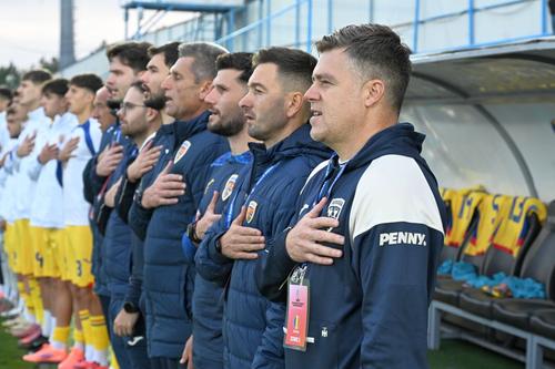 Adrian Dulcea, primul de la dreapta la stânga. Lângă el, Viorel Ferfelea
