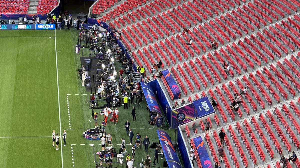 Se filmează cu dronele la finala PSG - Arsenal! » Cifrele incredibile ale unui spectacol planetar organizat la Budapesta