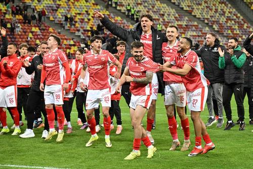 Alex Pop (numărul 99), taxat pentru că ratează derby-ul cu FCSB / foto: Imago Images
