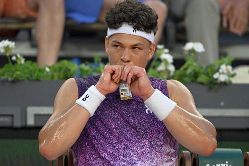 Ben Shelton, „măturat” în trei seturi la Roland Garros // foto: Imago