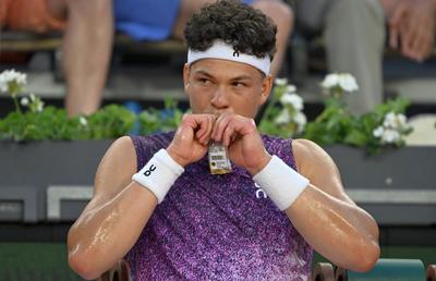 Cel mai „nebun” Roland Garros: favoriții au căzut ca spicele joi seara! Doar doi jucători din top 5 au mai rămas în concurs
