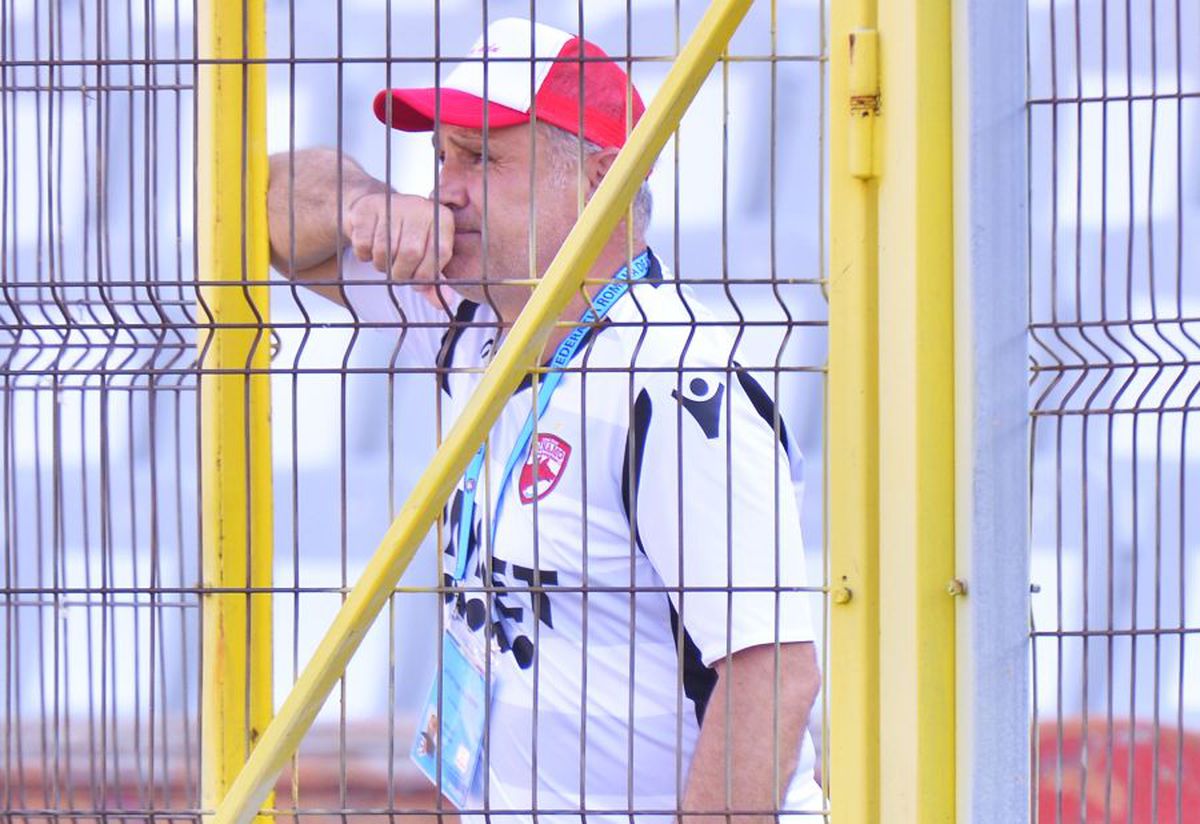 Așa arată durerea la Dinamo! Fotoreporterul GSP a surprins un cadru tulburător: Mihali privește în lacrimi dezastrul „câinilor”